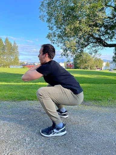 back pain and squats butt wink