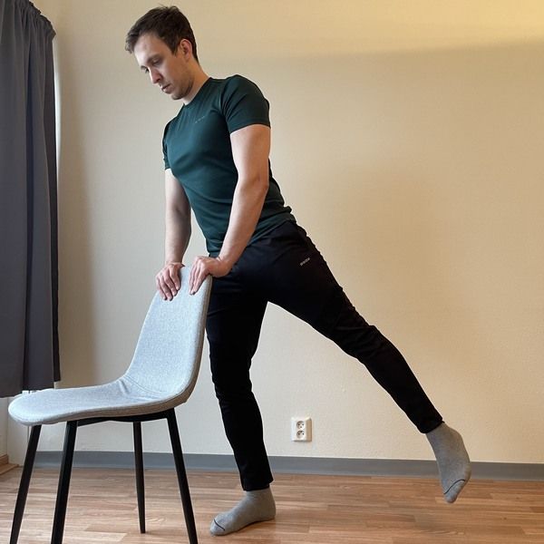 stretch quads without bending knee
