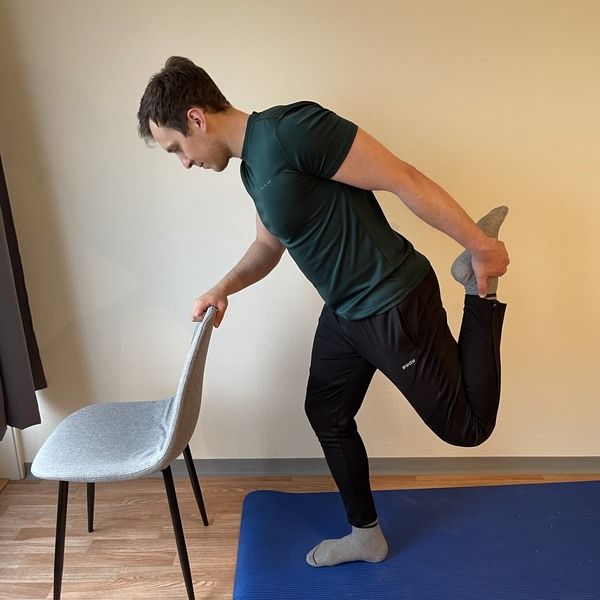 stretching exercises for quads standing quad stretch with hip extension