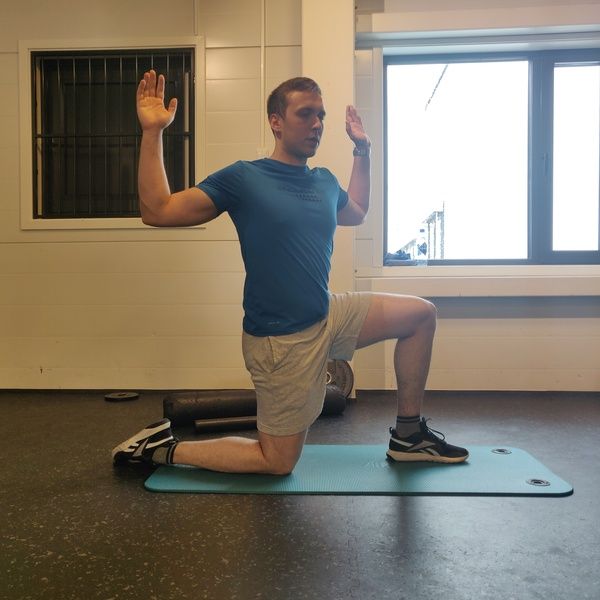 single leg kneeling stance thoracic extension