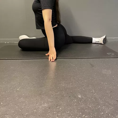 90 wall gluteus maximus stretch