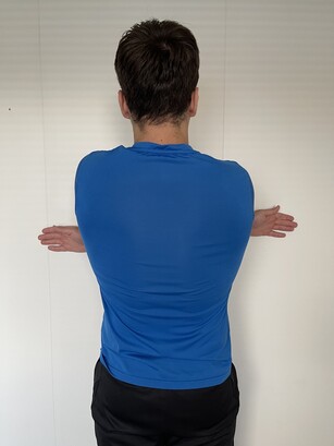 cross arms rhomboid wall stretch